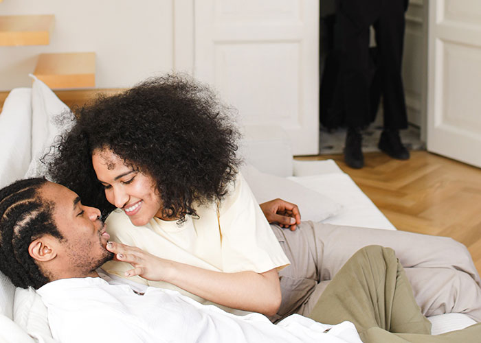 Man Cheats On Fiancé With An Ex, Demands She Return His $190 Engagement Ring, So She Does, Infuriating Him Endlessly Man Cheats On Fiancé With An Ex, Demands She Return His $190 Engagement Ring, So She Does, Infuriating Him Endlessly