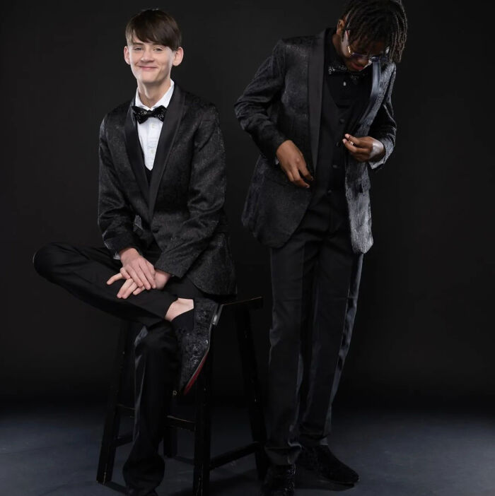 Boy Becomes Friends With 12 Y.O. Foster Kid So The Family Adopts Him Boy Becomes Friends With 12 Y.O. Foster Kid So The Family Adopts Him