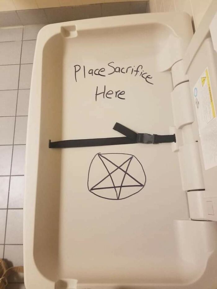 50 Of The Most Hilarious Examples Of Mild Vandalism That Should Be Excused From Any Consequences (New Pics) 50 Of The Most Hilarious Examples Of Mild Vandalism That Should Be Excused From Any Consequences (New Pics)