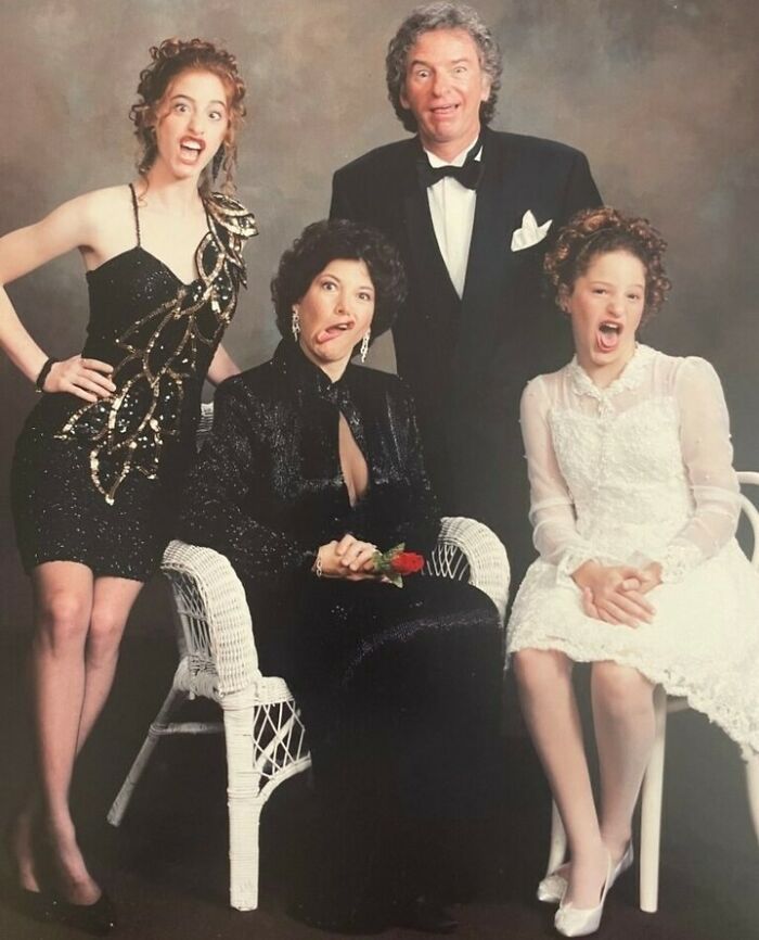 50 Wholesomely Hilarious Family Pictures That Are Just So Awkward (New Pics) 50 Wholesomely Hilarious Family Pictures That Are Just So Awkward (New Pics)