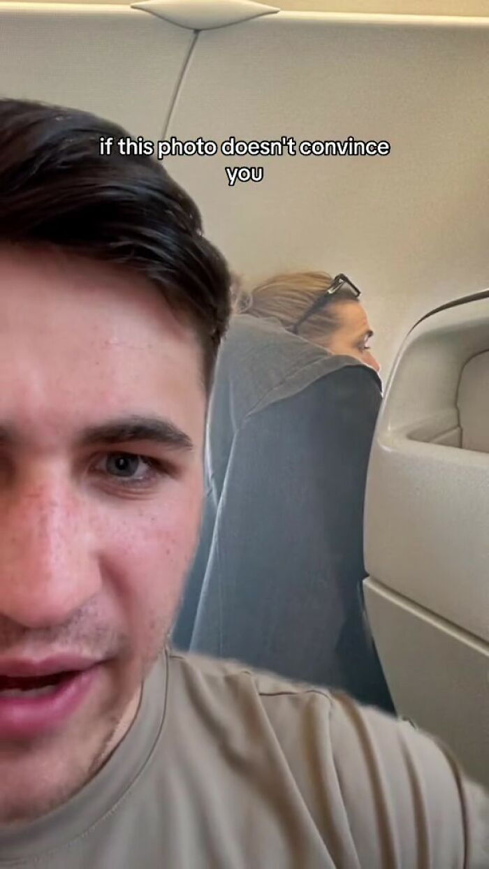 Man Sits In The Wrong Seat, Accidentally Plays Titanic Music Out Loud And Realizes Kate Winslet Is Sitting Next To Him Man Sits In The Wrong Seat, Accidentally Plays Titanic Music Out Loud And Realizes Kate Winslet Is Sitting Next To Him