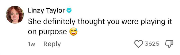 Man Sits In The Wrong Seat, Accidentally Plays Titanic Music Out Loud And Realizes Kate Winslet Is Sitting Next To Him Man Sits In The Wrong Seat, Accidentally Plays Titanic Music Out Loud And Realizes Kate Winslet Is Sitting Next To Him