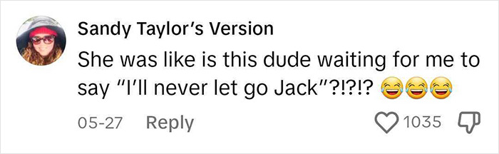 Man Sits In The Wrong Seat, Accidentally Plays Titanic Music Out Loud And Realizes Kate Winslet Is Sitting Next To Him Man Sits In The Wrong Seat, Accidentally Plays Titanic Music Out Loud And Realizes Kate Winslet Is Sitting Next To Him