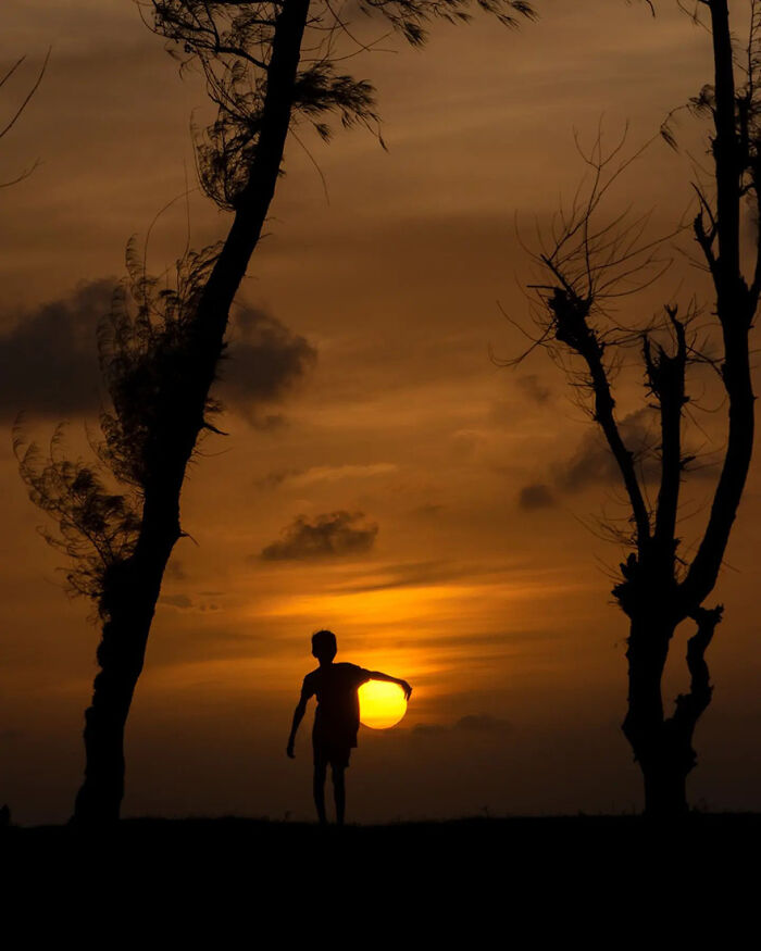 My 27 Images Of People’s Silhouettes Captured During Sunset (New Pics) My 27 Images Of People’s Silhouettes Captured During Sunset (New Pics)