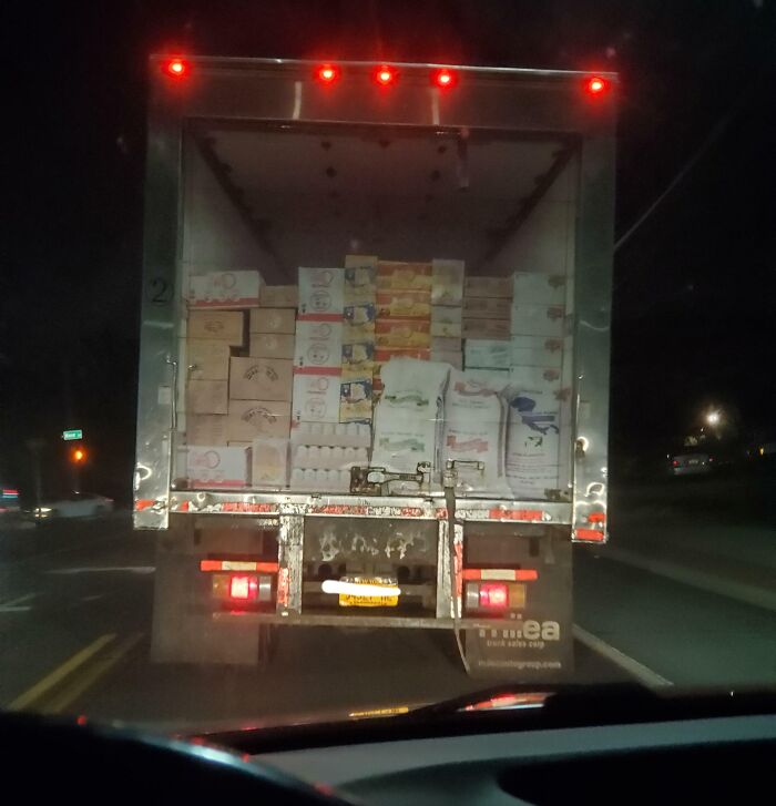 50 Times People Saw Something Funny, Weird, Or Interesting On The Road And Just Had To Document It (New Pics) 50 Times People Saw Something Funny, Weird, Or Interesting On The Road And Just Had To Document It (New Pics)