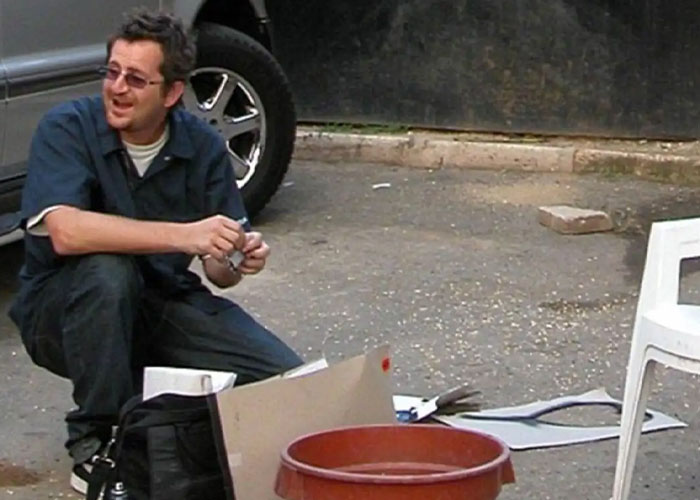 Banksy Fans Stunned As Artist “Confirms” Name In Resurfaced Interview Banksy Fans Stunned As Artist “Confirms” Name In Resurfaced Interview