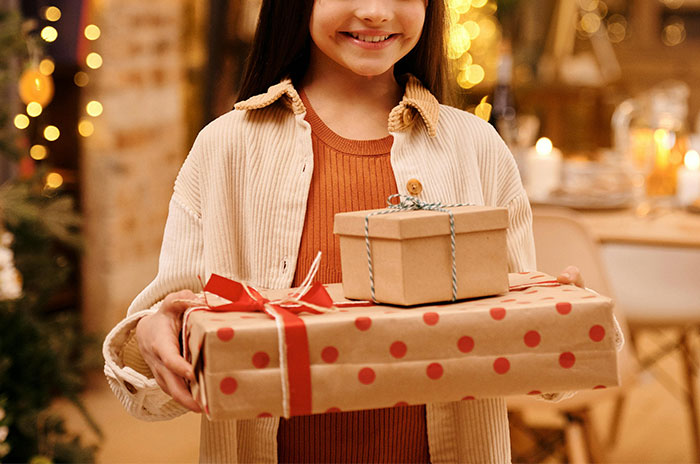 Mom Spends £12k On Christmas Gifts For Kids Only To See Them Not Even Opening Them All Mom Spends £12k On Christmas Gifts For Kids Only To See Them Not Even Opening Them All