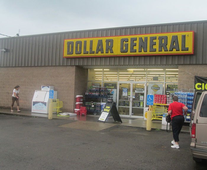 30 Conspiracy Theories That Some People Actually Believe Despite How Ridiculous They Sound