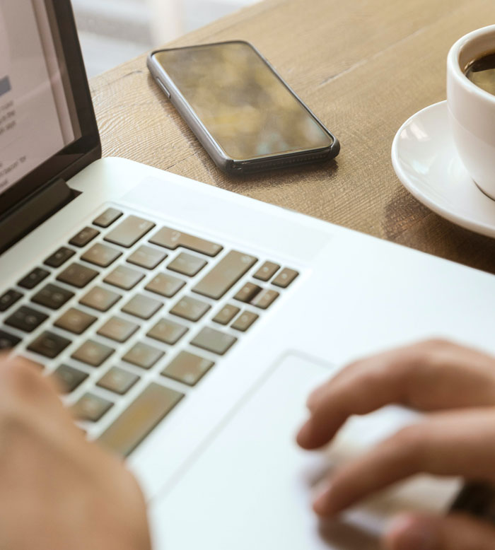 Waiter Learns He’s Been Lying To Customers About Vegetarian Food After Checking The Ingredients Waiter Learns He’s Been Lying To Customers About Vegetarian Food After Checking The Ingredients