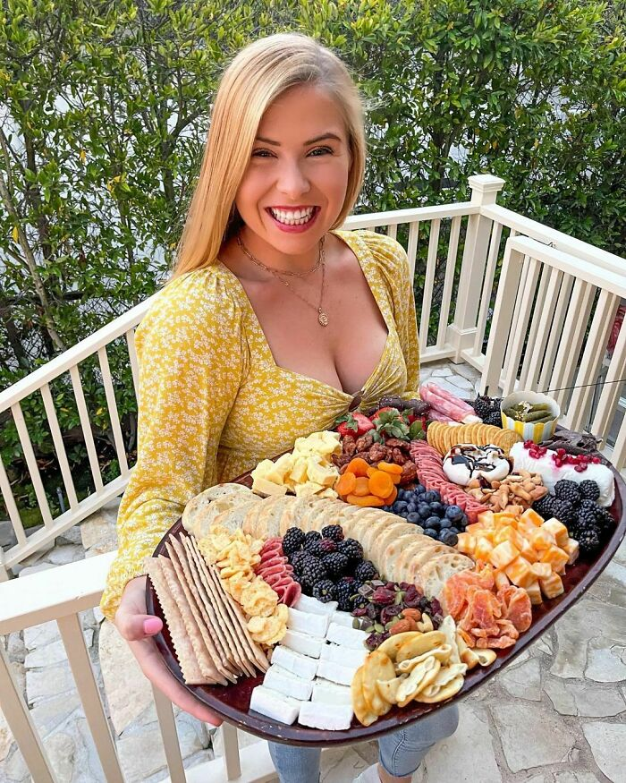 Woman Charges $7,000 For A Cheese Board, Gives The Cost Breakdown After People Freak Out Woman Charges $7,000 For A Cheese Board, Gives The Cost Breakdown After People Freak Out