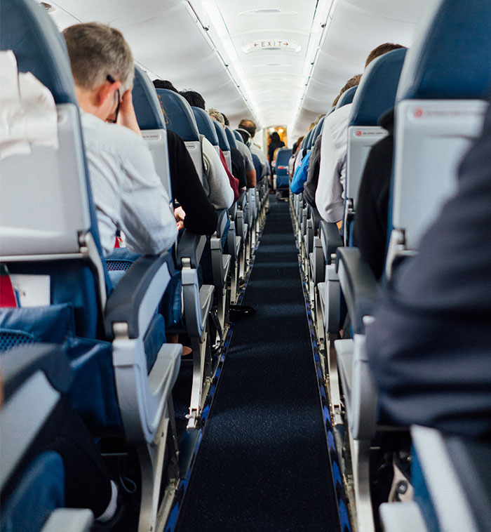 Jerk On A Plane Claims He Can’t Sit Next To Smelly Passenger, Turns Out He’s The One Who Stinks Jerk On A Plane Claims He Can’t Sit Next To Smelly Passenger, Turns Out He’s The One Who Stinks