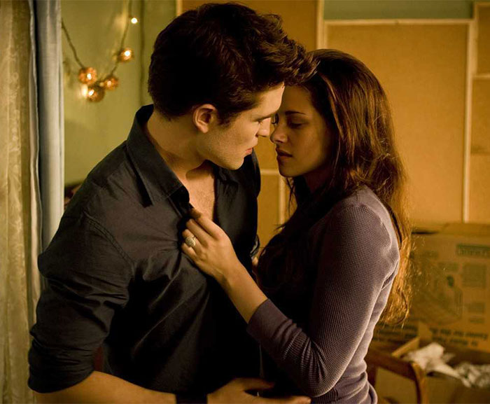 People Call Out Keanu Reeves And 30 Others For Having Zero Chemistry With Their Co-Stars On Screen People Call Out Keanu Reeves And 30 Others For Having Zero Chemistry With Their Co-Stars On Screen