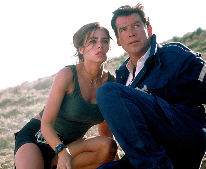 People Call Out Keanu Reeves And 30 Others For Having Zero Chemistry With Their Co-Stars On Screen People Call Out Keanu Reeves And 30 Others For Having Zero Chemistry With Their Co-Stars On Screen