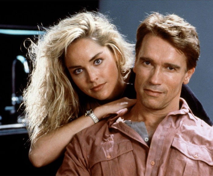 People Call Out Keanu Reeves And 30 Others For Having Zero Chemistry With Their Co-Stars On Screen People Call Out Keanu Reeves And 30 Others For Having Zero Chemistry With Their Co-Stars On Screen