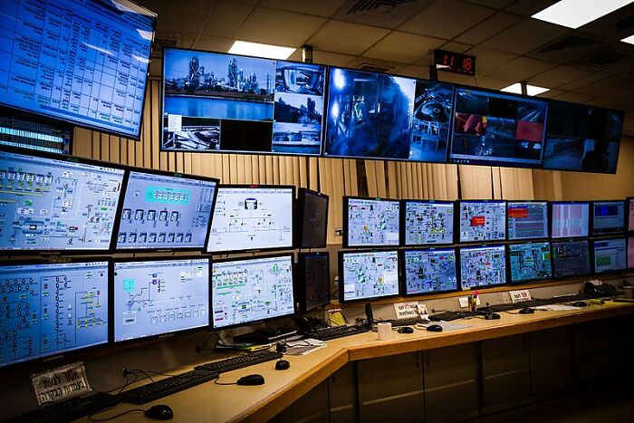 30 People Online Spill The Beans About Their High-Pay Jobs That They Do Without A Degree 30 People Online Spill The Beans About Their High-Pay Jobs That They Do Without A Degree