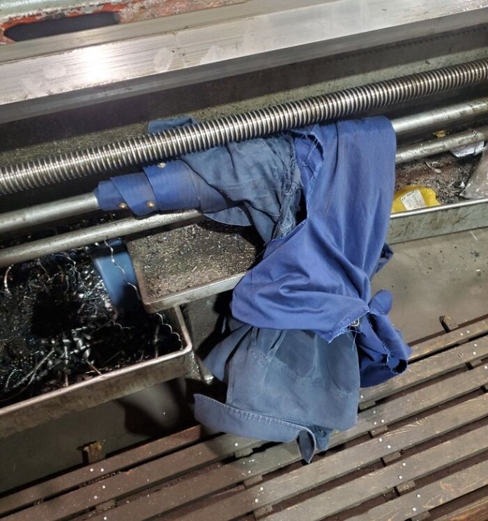 Employees Share Pics Of Workplace Disasters, Here Are The 50 Worst Ones (New Pics) Employees Share Pics Of Workplace Disasters, Here Are The 50 Worst Ones (New Pics)