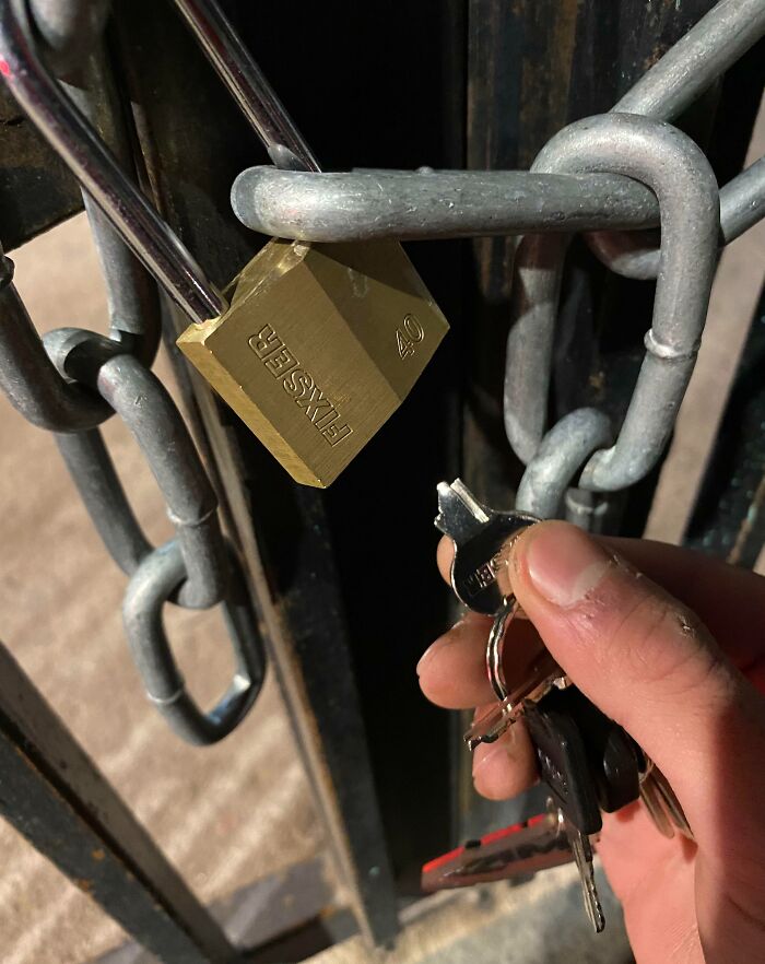 Employees Share Pics Of Workplace Disasters, Here Are The 50 Worst Ones (New Pics) Employees Share Pics Of Workplace Disasters, Here Are The 50 Worst Ones (New Pics)