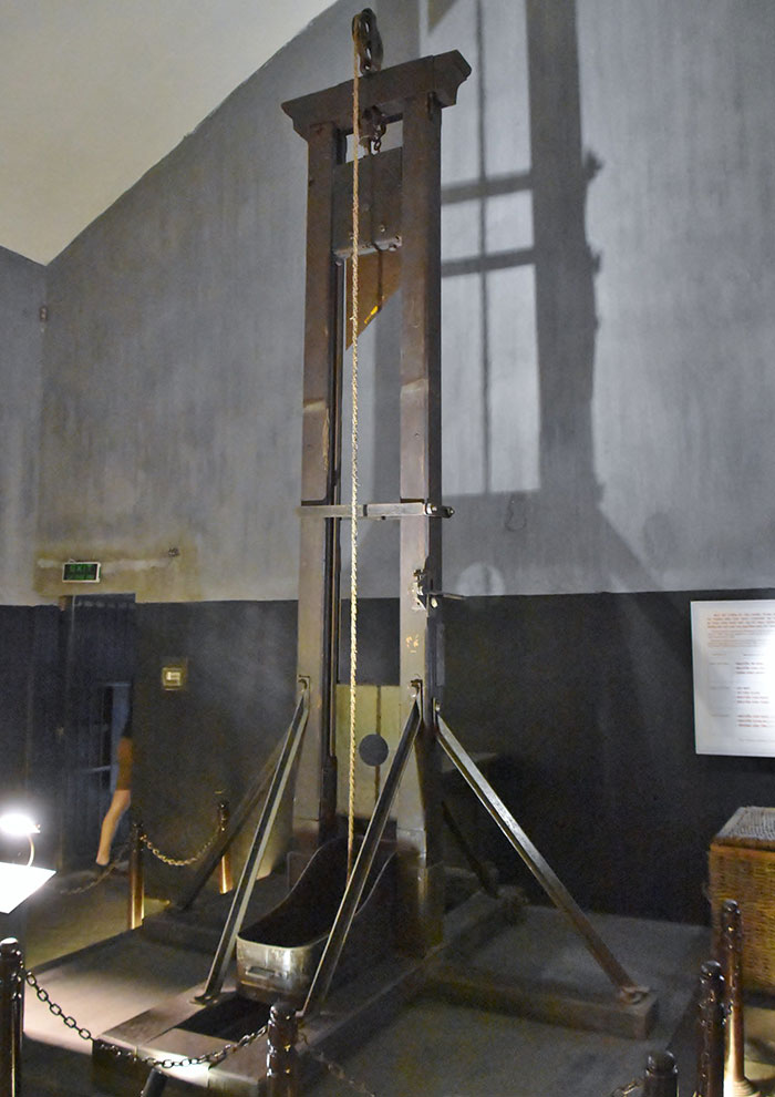 Someone Asks What’s An Event In History That’s So Ridiculous It Sounds Fake, And 35 People Deliver