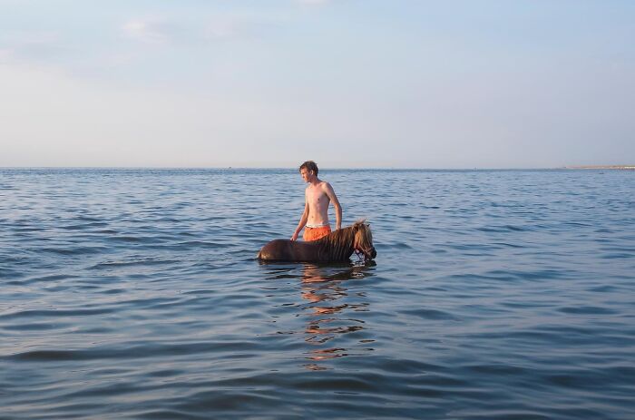 30 Funny Accidental Images That Were Taken At The Right Time And Place By This Street Photographer 30 Funny Accidental Images That Were Taken At The Right Time And Place By This Street Photographer