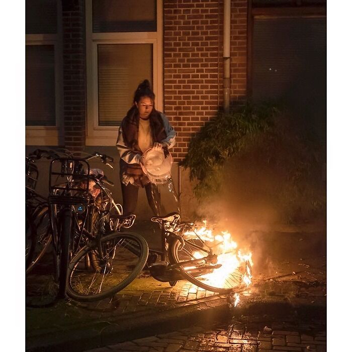 30 Funny Accidental Images That Were Taken At The Right Time And Place By This Street Photographer 30 Funny Accidental Images That Were Taken At The Right Time And Place By This Street Photographer