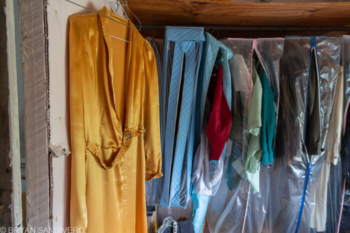 I Unearthed An Abandoned Residence Filled With Old Life-Size Mermaids With A Gruesome Backstory I Unearthed An Abandoned Residence Filled With Old Life-Size Mermaids With A Gruesome Backstory