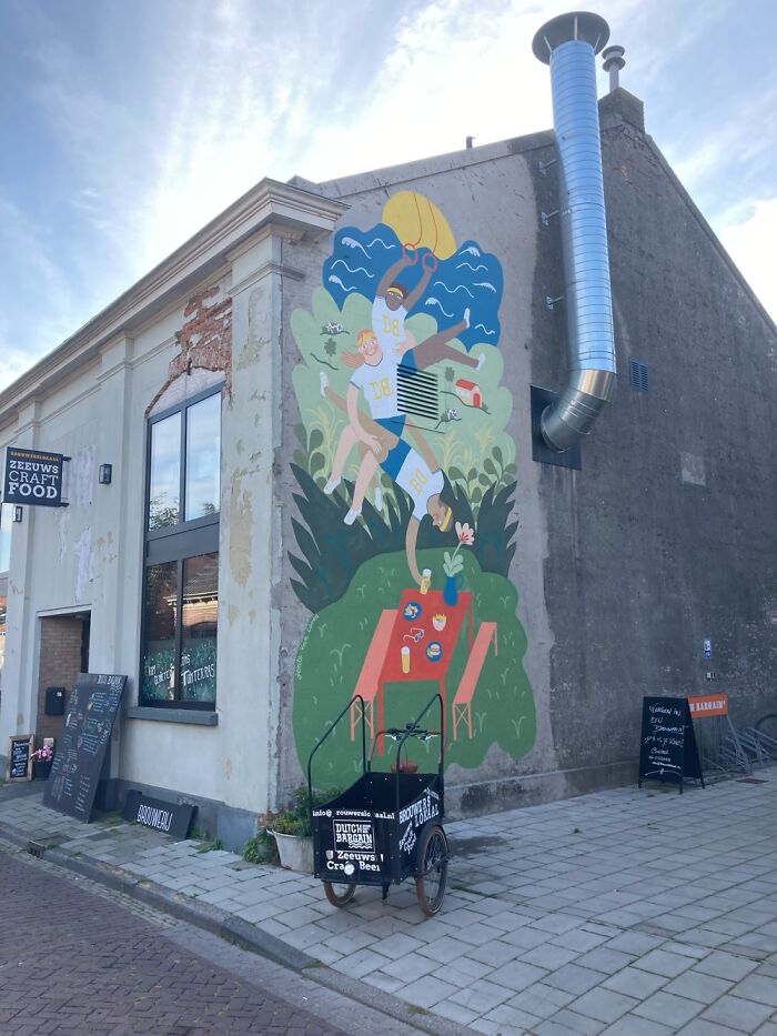 Hey Pandas, Show Us A Photo Of Street Art You’ve Seen (Closed)