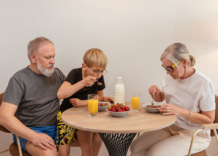 “What’s The Most Bizarre ‘House Rule’ You’ve Encountered At Someone Else’s Home?” (40 Answers) “What’s The Most Bizarre ‘House Rule’ You’ve Encountered At Someone Else’s Home?” (40 Answers)