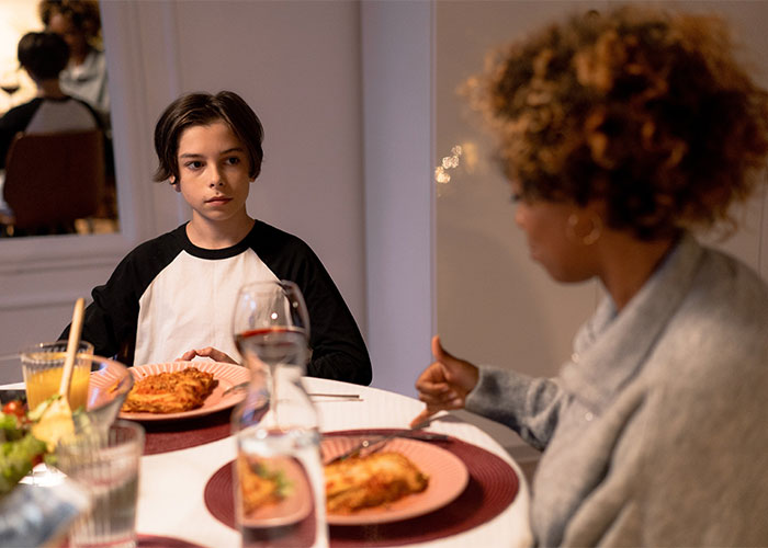 “What’s The Most Bizarre ‘House Rule’ You’ve Encountered At Someone Else’s Home?” (40 Answers) “What’s The Most Bizarre ‘House Rule’ You’ve Encountered At Someone Else’s Home?” (40 Answers)