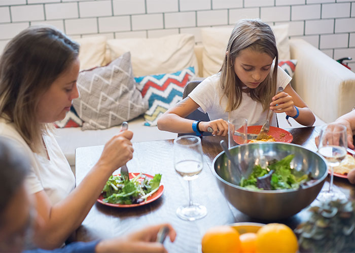 “What’s The Most Bizarre ‘House Rule’ You’ve Encountered At Someone Else’s Home?” (40 Answers) “What’s The Most Bizarre ‘House Rule’ You’ve Encountered At Someone Else’s Home?” (40 Answers)