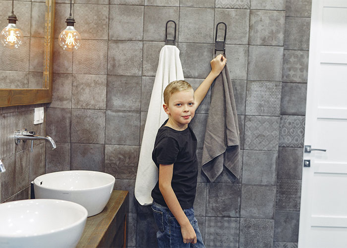 “What’s The Most Bizarre ‘House Rule’ You’ve Encountered At Someone Else’s Home?” (40 Answers) “What’s The Most Bizarre ‘House Rule’ You’ve Encountered At Someone Else’s Home?” (40 Answers)