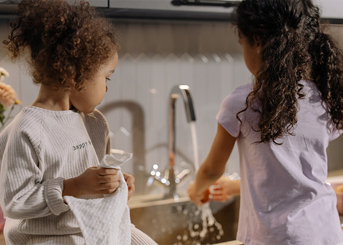 “What’s The Most Bizarre ‘House Rule’ You’ve Encountered At Someone Else’s Home?” (40 Answers) “What’s The Most Bizarre ‘House Rule’ You’ve Encountered At Someone Else’s Home?” (40 Answers)