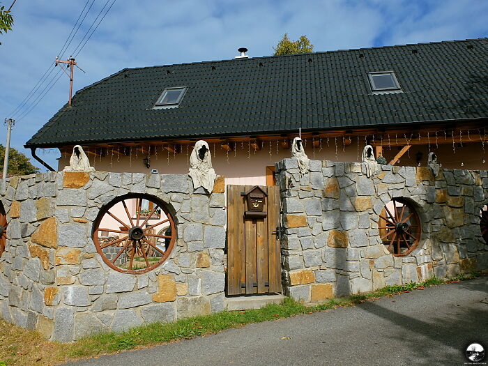 I Visit Abandoned Places, And Here’s 22 Of The Spookiest Encounters From My Journeys I Visit Abandoned Places, And Here’s 22 Of The Spookiest Encounters From My Journeys