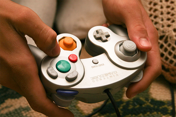 “I’m Having A Blast”: 50 People Are Not Ashamed To Admit They Still Use These Obsolete Things “I’m Having A Blast”: 50 People Are Not Ashamed To Admit They Still Use These Obsolete Things