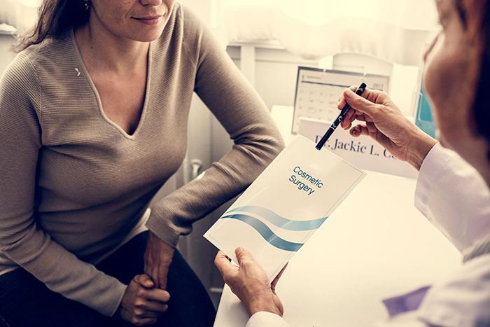 Mom Expects Daughter To Pay For Her Plastic Surgery, Tries Gaslighting Her After Being Told ‘No’ Mom Expects Daughter To Pay For Her Plastic Surgery, Tries Gaslighting Her After Being Told ‘No’