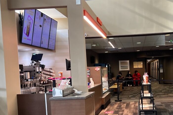 50 Hilariously Wholesome Things Doctors Did To Put Their Patients At Ease (New Pics)