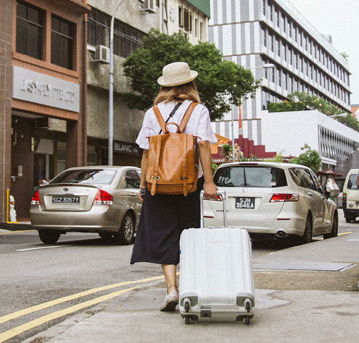 Woman Shocked To Get A List Of Everything She Owes Her Friend After Visiting Woman Shocked To Get A List Of Everything She Owes Her Friend After Visiting