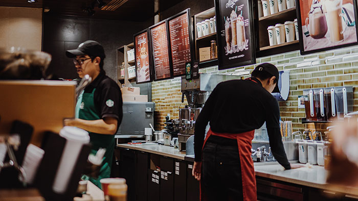 Starbucks Worker’s “Secret Note” On A Cup To Save 18-Year-Old From A Random Guy Sparks Debate Starbucks Worker’s “Secret Note” On A Cup To Save 18-Year-Old From A Random Guy Sparks Debate