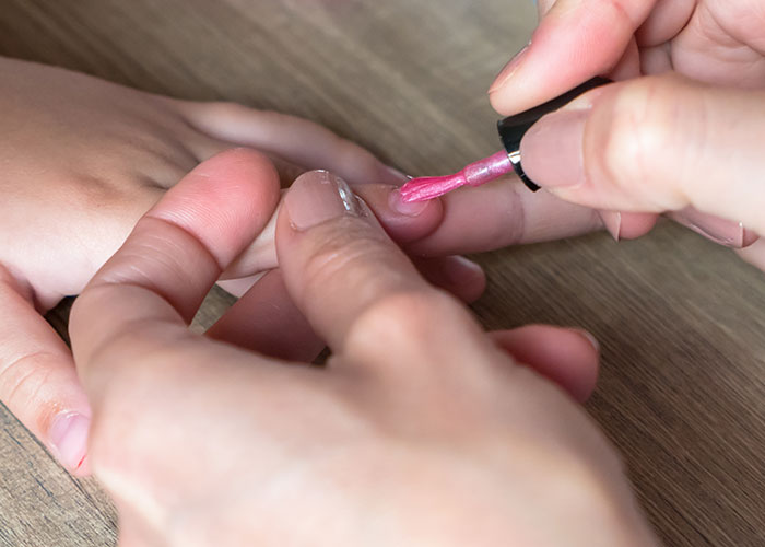 Woman Gets Foul Messages From “Friend” About Underage Girls, Goes Straight To Police Woman Gets Foul Messages From “Friend” About Underage Girls, Goes Straight To Police