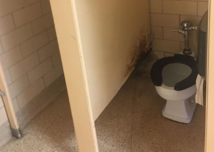 “Never Saw Him Again”: 41 Times The Class Clown Took It Too Far And Faced The Consequences “Never Saw Him Again”: 41 Times The Class Clown Took It Too Far And Faced The Consequences