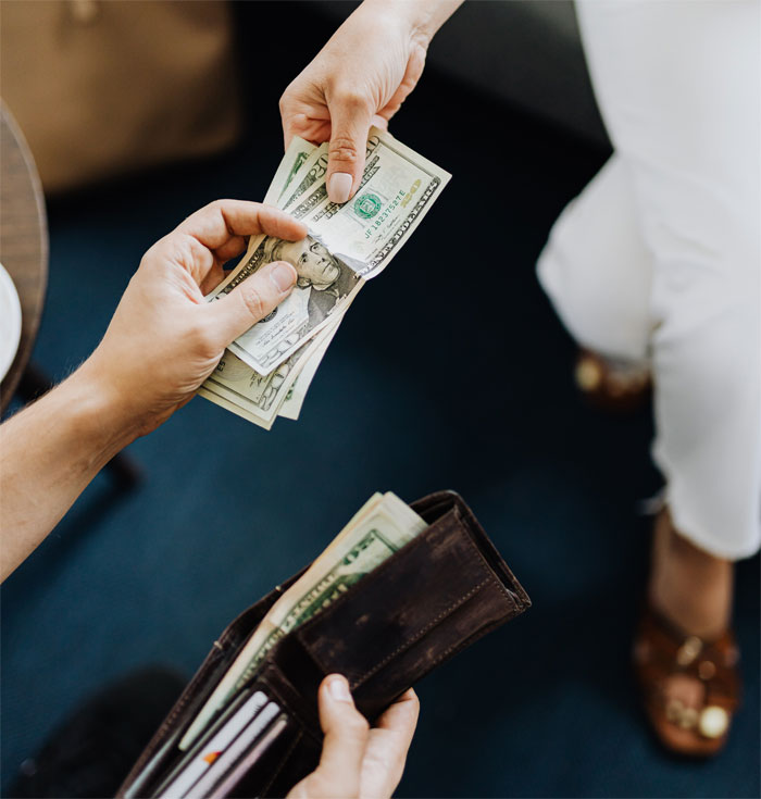 Woman Called A Jerk For Making Sure She’ll Get Paid For Her Work By Keeping Pictures Until Then Woman Called A Jerk For Making Sure She’ll Get Paid For Her Work By Keeping Pictures Until Then