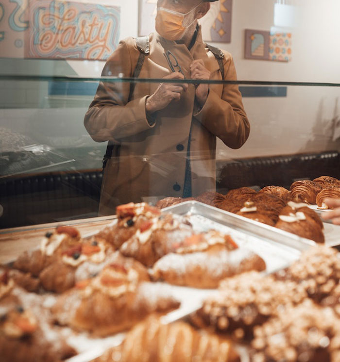 Man Buys A Bakery’s Last Cake For His Pregnant Wife, Kid Throws A Tantrum Because She Wanted It Man Buys A Bakery’s Last Cake For His Pregnant Wife, Kid Throws A Tantrum Because She Wanted It