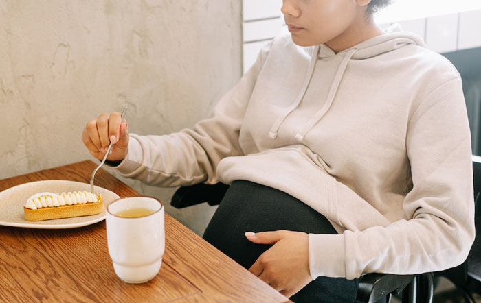 Man Buys A Bakery’s Last Cake For His Pregnant Wife, Kid Throws A Tantrum Because She Wanted It Man Buys A Bakery’s Last Cake For His Pregnant Wife, Kid Throws A Tantrum Because She Wanted It