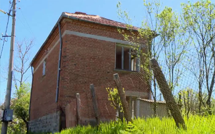 “We Can’t Do That In The UK”: Scottish Dad Buys Six-Bedroom Mansion In Bulgaria For £3,000 “We Can’t Do That In The UK”: Scottish Dad Buys Six-Bedroom Mansion In Bulgaria For £3,000