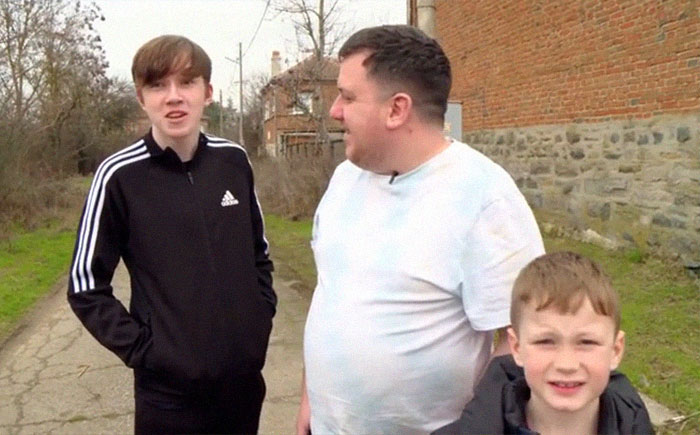 “We Can’t Do That In The UK”: Scottish Dad Buys Six-Bedroom Mansion In Bulgaria For £3,000 “We Can’t Do That In The UK”: Scottish Dad Buys Six-Bedroom Mansion In Bulgaria For £3,000