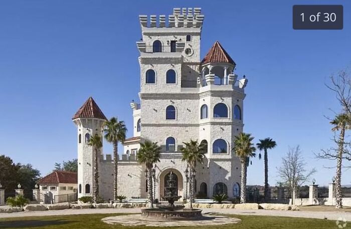 45 Times Giant Suburban McMansions Were Shamed By This Online Community 45 Times Giant Suburban McMansions Were Shamed By This Online Community