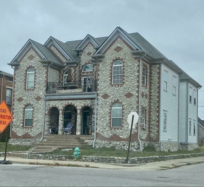 45 Times Giant Suburban McMansions Were Shamed By This Online Community 45 Times Giant Suburban McMansions Were Shamed By This Online Community