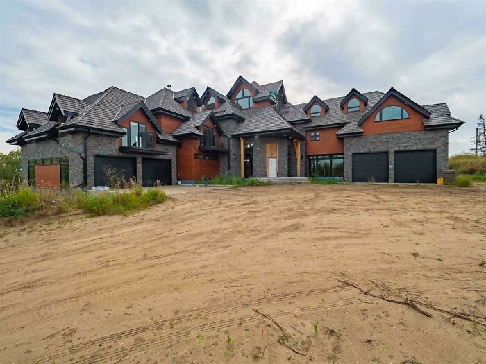 45 Times Giant Suburban McMansions Were Shamed By This Online Community 45 Times Giant Suburban McMansions Were Shamed By This Online Community