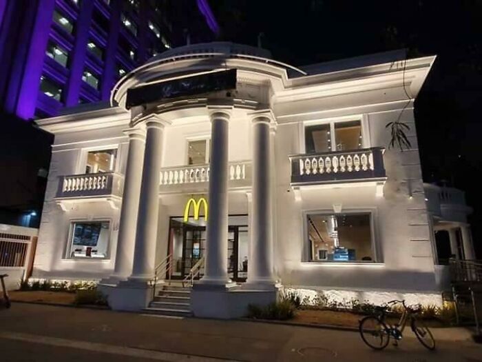 45 Times Giant Suburban McMansions Were Shamed By This Online Community 45 Times Giant Suburban McMansions Were Shamed By This Online Community