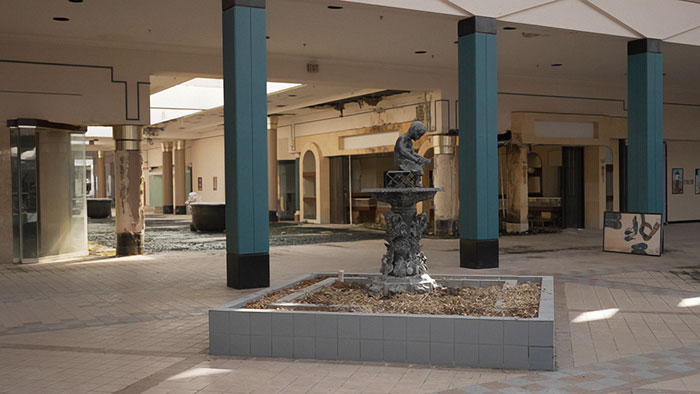 Viral Video Shows “Apocalyptic” Alabama Mall Stuck In The 1990s, Stuns Viewers Viral Video Shows “Apocalyptic” Alabama Mall Stuck In The 1990s, Stuns Viewers