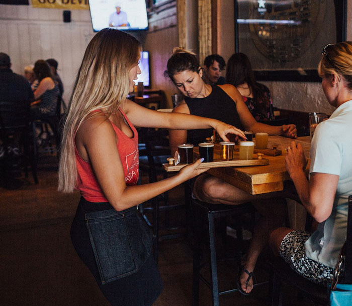 Man Finds A Brilliant Way To Embarrass Server Who Laughed At Him For Ordering A Pina Colada Man Finds A Brilliant Way To Embarrass Server Who Laughed At Him For Ordering A Pina Colada